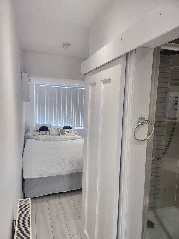 1 chambre, fer et planche à repasser, Wi-Fi, draps fournis