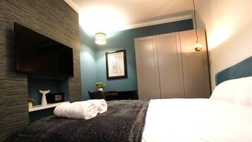 3 bedrooms, in-room safe, desk, iron/ironing board