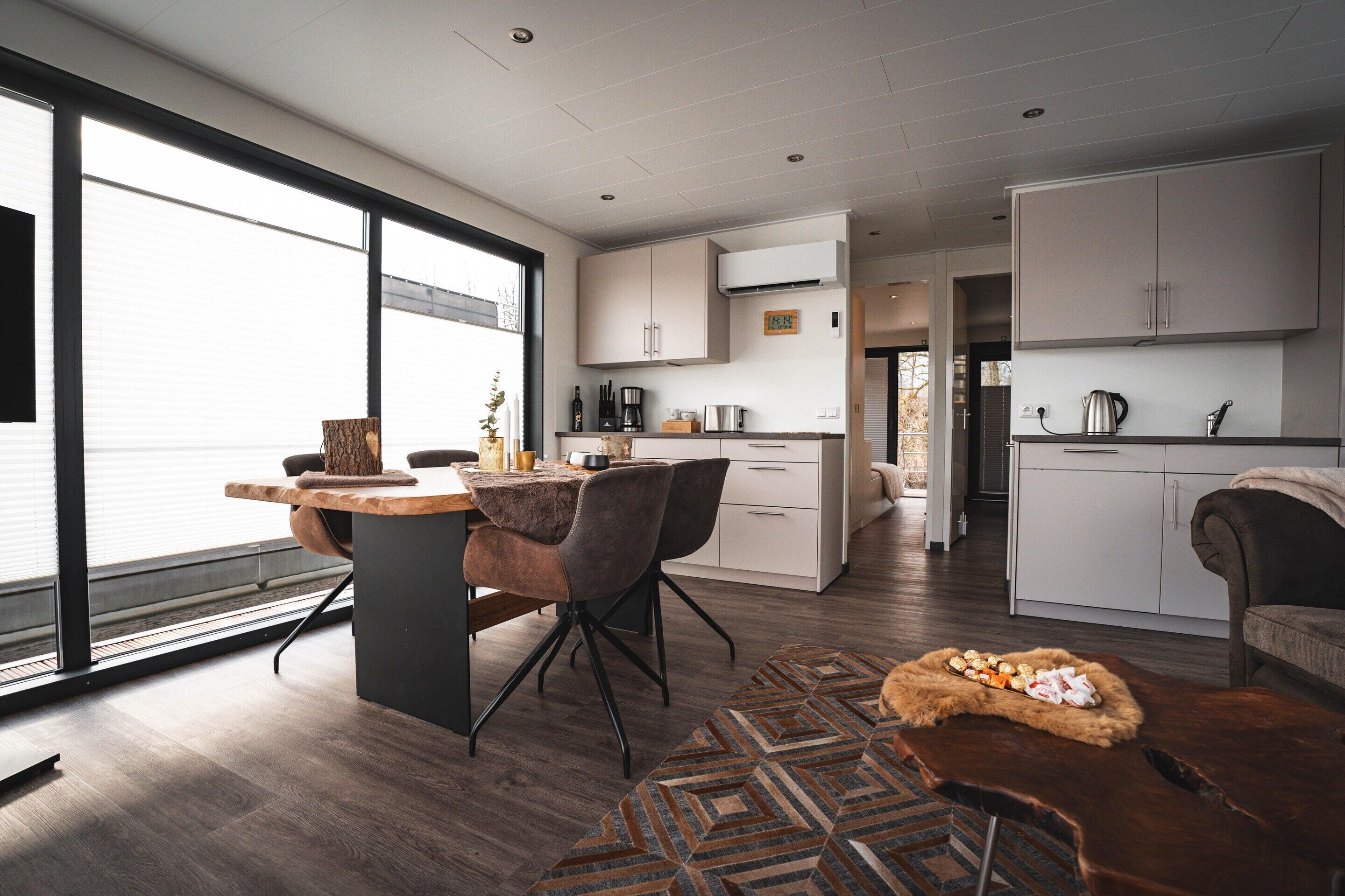 Mobile Home | Living room