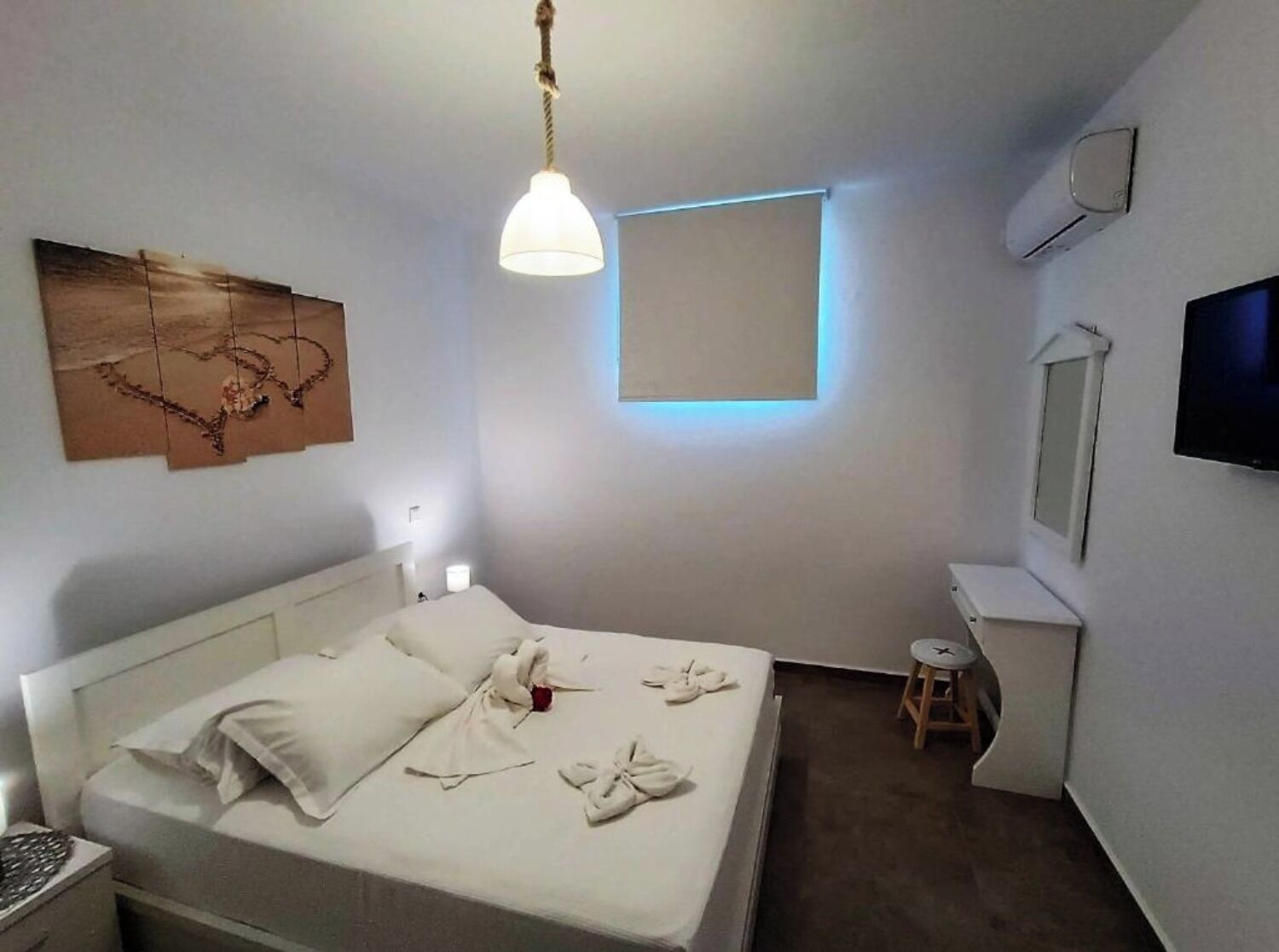 1 soverom, safe på rommet, skrivebord og strykejern/-brett