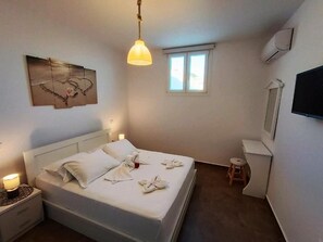 1 bedroom, in-room safe, desk, iron/ironing board