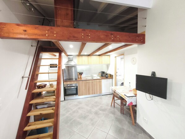 Fridge, microwave, oven, dishwasher