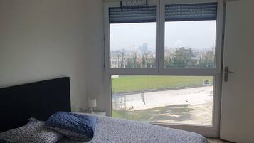 2 makuuhuonetta, silitysrauta/-lauta, Wi-Fi, vuodevaatteet