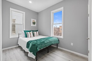 5 bedrooms, iron/ironing board, WiFi, bed sheets