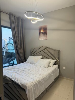 Apartamento, sacada, vista para o canal | 1 quarto, ferros/tábuas de passar roupa, Wi-Fi de cortesia