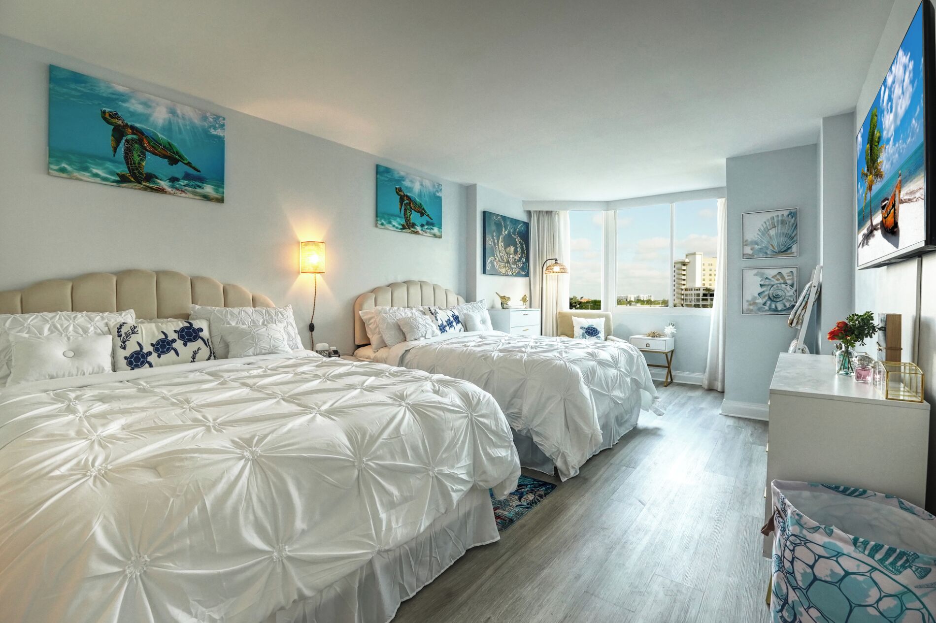 Suite Comfort, vistes a la ciutat | Caixa forta a l'habitació, decoració individual i mobiliari individual 