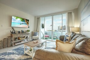 Suite Confort, vue ville | Coin séjour