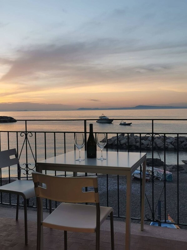 تناول الطعام بالخارج