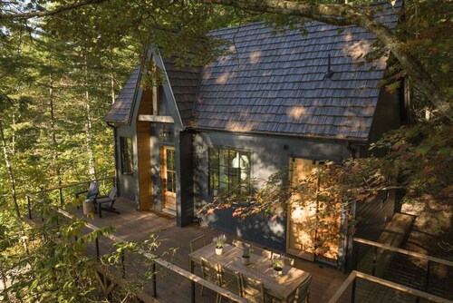 HideInnSeek Treehouse - 1.5miles to Main Street