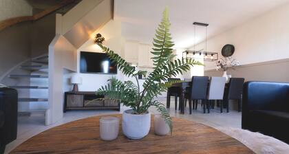 Cozy detached vacation home beautifully situated by the meadow