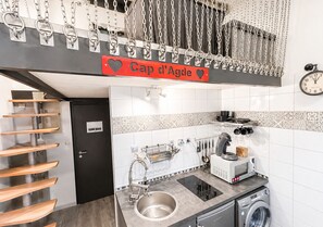 Fridge, microwave