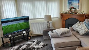 Cabin | Living area - Comfortable 2 Bedroom Caravan - Close to Castle (Rhyl)