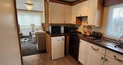 Comfortable 2 Bedroom Caravan - Close to Castle