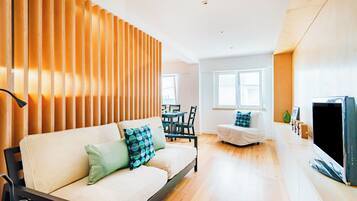Family Apartment, 3 Bedrooms, Non Smoking | Living room | Flat-screen TV