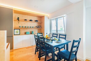 Family Apartment, 3 Bedrooms, Non Smoking | Private kitchen - Oeiras Spacious and Coastal Flat (Oeiras)