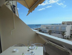 Outdoor dining - Naturiste Cap d'Agde Héliopolis O 33 (Agde)