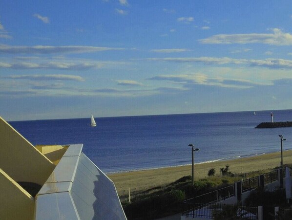On the beach - Naturiste Cap d'Agde Héliopolis O 33 (Agde)