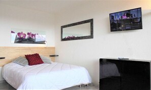 Iron/ironing board, WiFi, bed sheets - Naturiste Cap d'Agde Héliopolis O 33 (Agde)