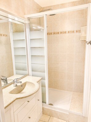 Shower, free toiletries, hair dryer, towels