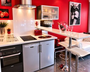 Kühlschrank, Mikrowelle, Geschirrspüler
