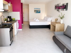Iron/ironing board, WiFi, bed sheets