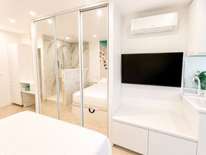 WiFi, bed sheets