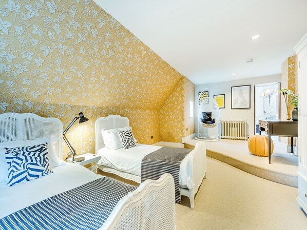 7 bedrooms, free WiFi, bed sheets