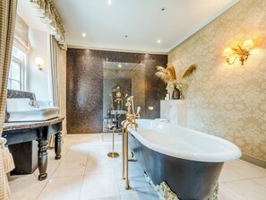 Towels - 7 bedroom accommodation in Llanarth (Llanarth)