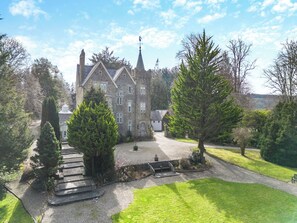Exterior - 7 bedroom accommodation in Llanarth (Llanarth)