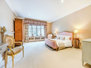 7 bedrooms, free WiFi, bed sheets