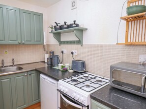 Cottage | Private kitchen | Cookware/dishes/utensils