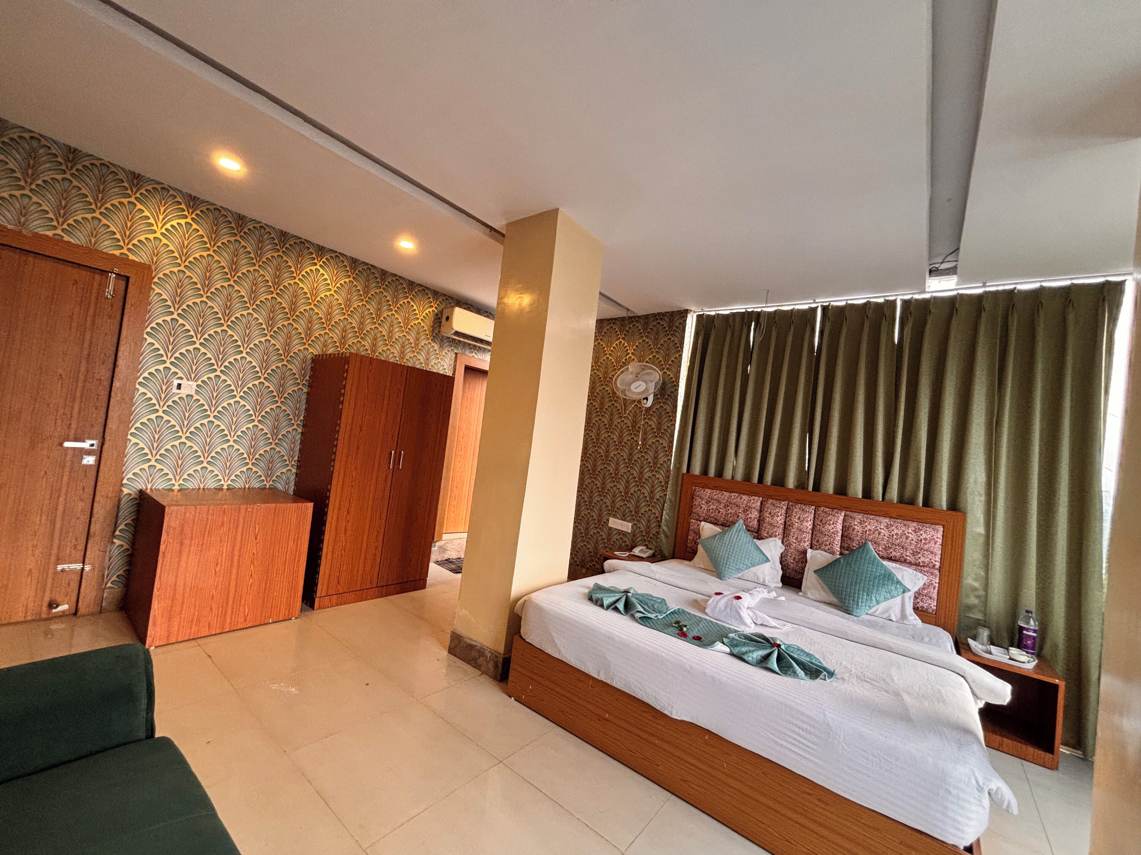 Deluxe Double Room, City View | Desk, laptop workspace, free WiFi