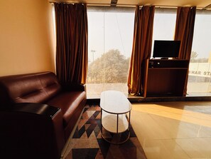 Deluxe Double Room, City View | Desk, laptop workspace, free WiFi - Aqoss Hotel (Patna)