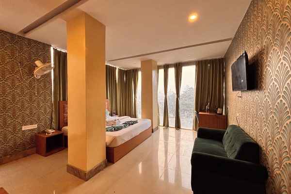 Deluxe Double Room, City View | Desk, laptop workspace, WiFi (free)