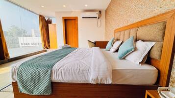 Deluxe Double Room, City View | Desk, laptop workspace, free WiFi