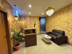 Deluxe-Doppelzimmer, Stadtblick | Schreibtisch, laptopgeeigneter Arbeitsplatz, kostenloses WLAN