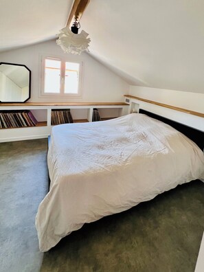 3 間睡房、熨斗/熨衫板、可攜式嬰兒床、免費 Wi-Fi