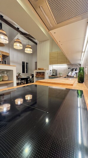 Fridge, microwave, oven, stovetop - Charming air-conditioned Basque house (Biarritz)