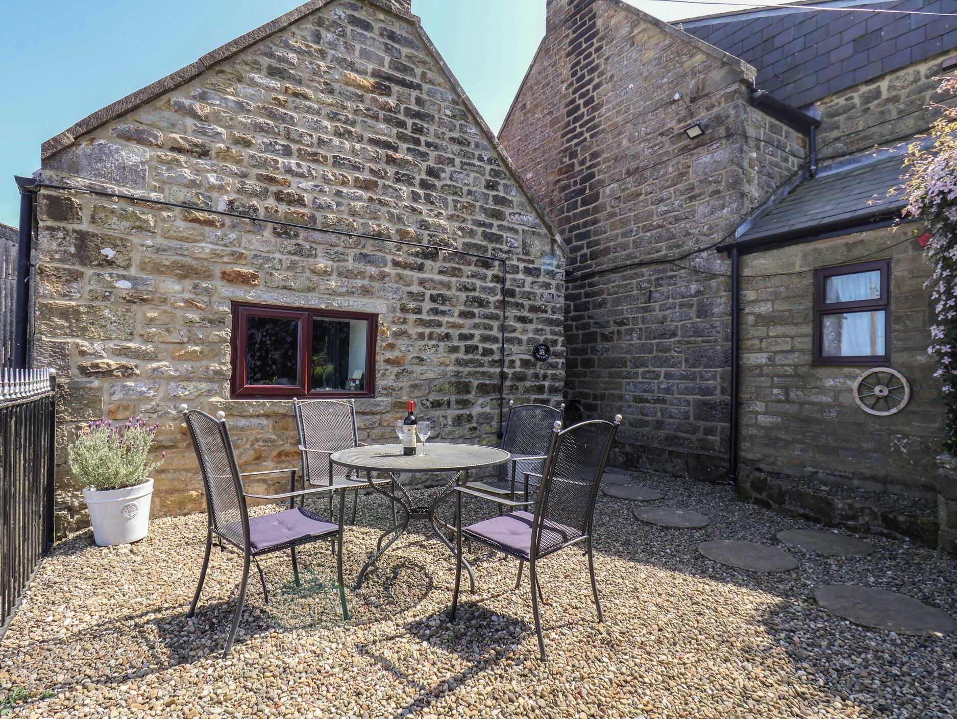 Cottage | Outdoor dining
