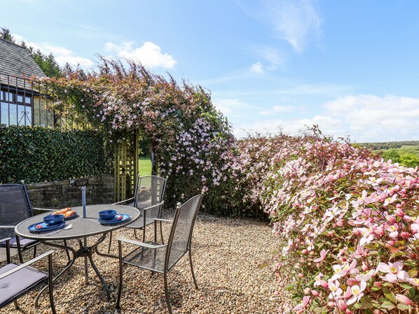 Cottage | Outdoor dining
