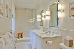 Shower, jetted tub, hair dryer, towels