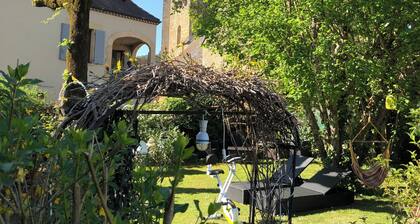 Between Périgord and Lot, in the heart of an authentic village near the Dordogne...