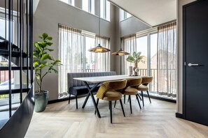 Apartment | Dining - Stylish Delft Apartment (Delft)