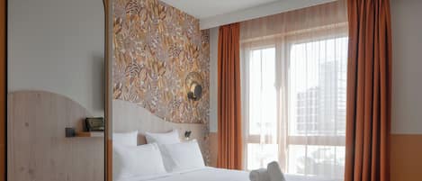 防音設備、WiFi (無料)、ベッドシーツ