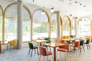 Dagelijks ontbijtbuffet (EUR 14 per persoon)
