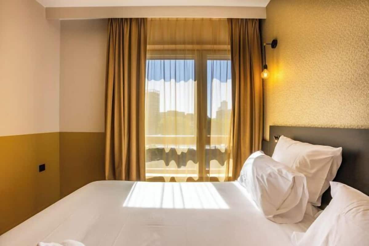 1 chambre, chambres insonorisées, Wi-Fi gratuit, draps fournis