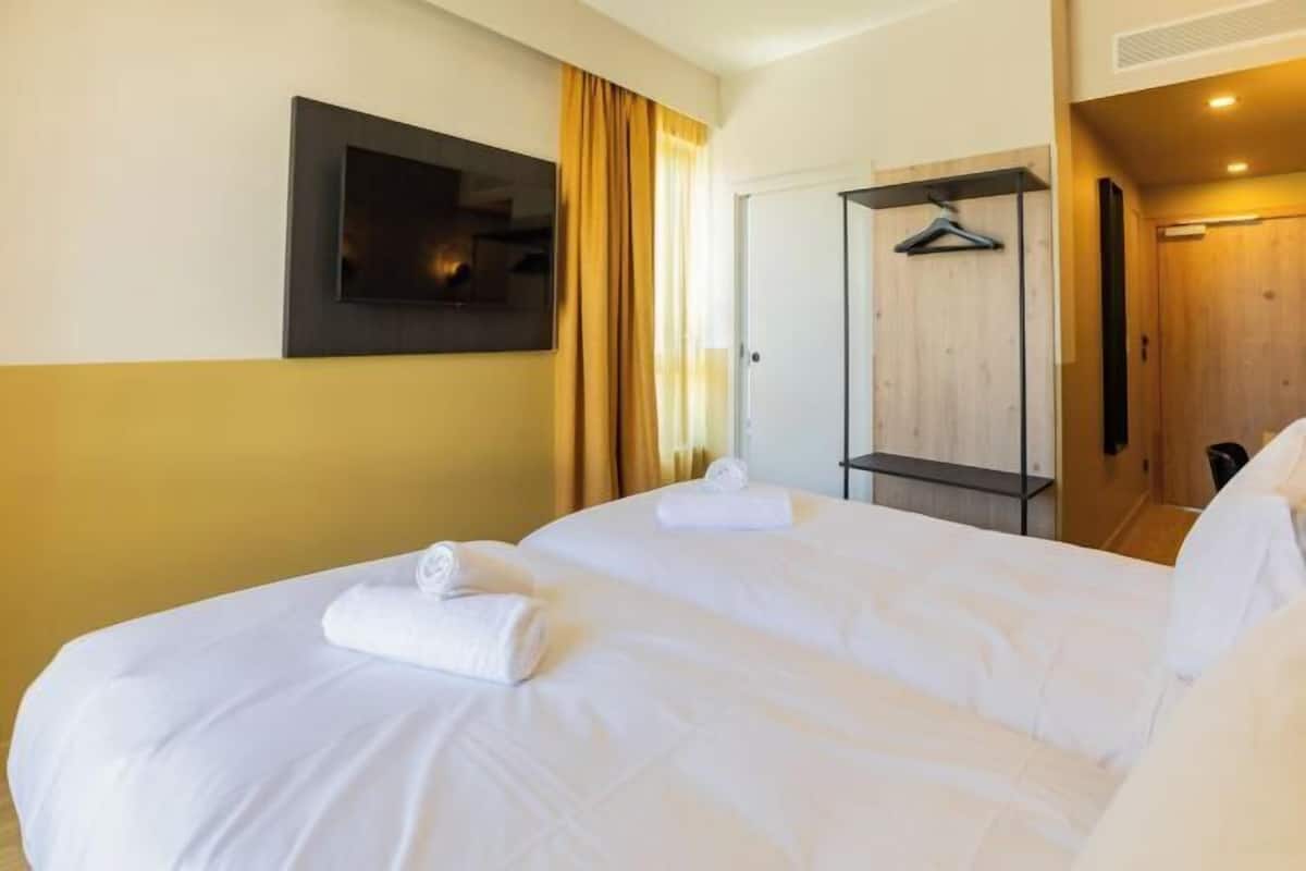 1 chambre, chambres insonorisées, Wi-Fi gratuit, draps fournis