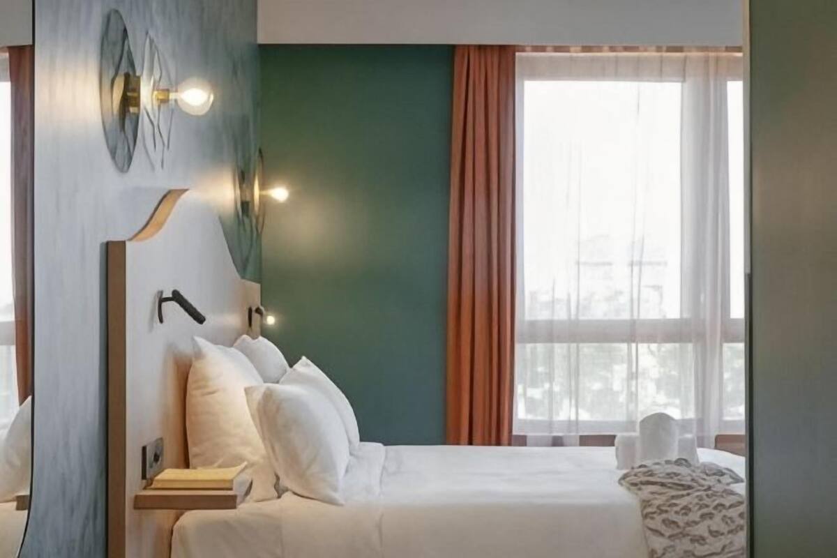 Soundproofing, WiFi (free), bed sheets