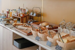 Tägliches kontinentales Frühstück gegen Gebühr
