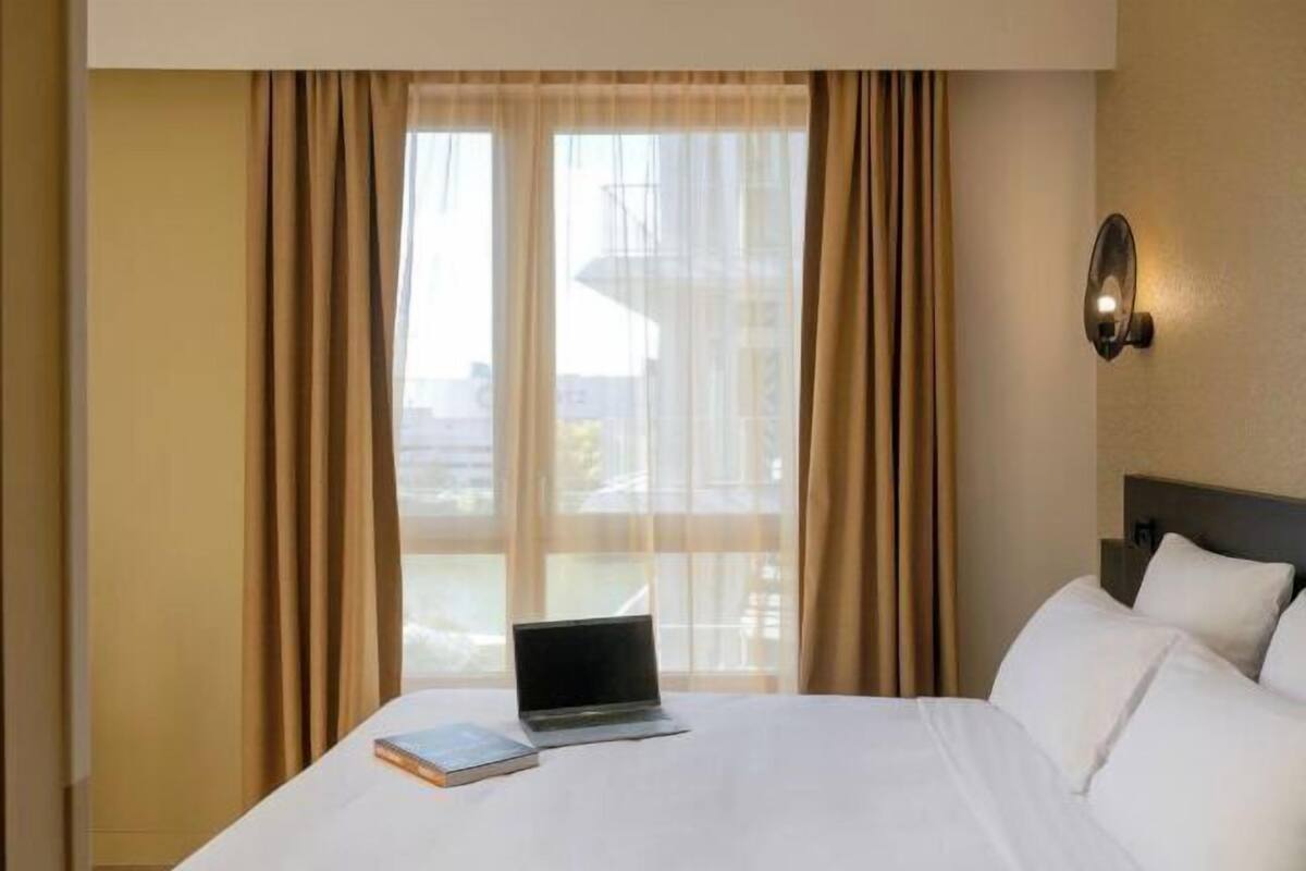 Soundproofing, WiFi (free), bed sheets